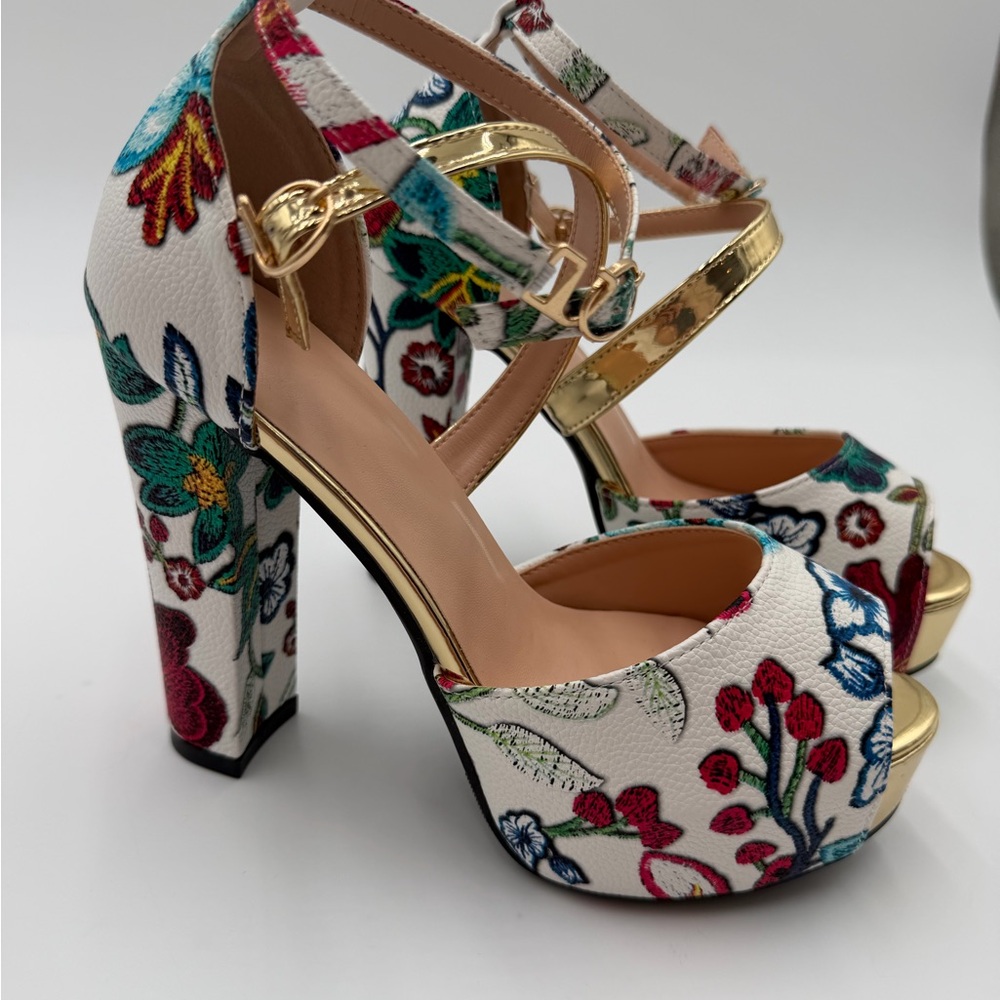 NEW Rebellious Rose Buckle Design Round Toe Platform Chunky High Heel Sz 37 - Picture 2 of 10